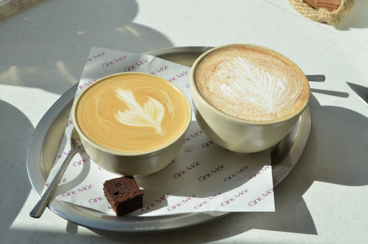 Two lattes on a One Mór tray
